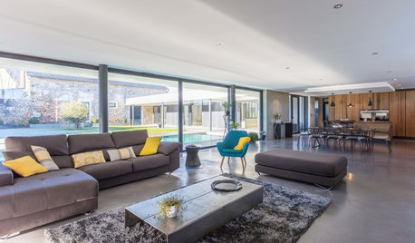 Architecture : Une maison contemporaine cachée par une grange