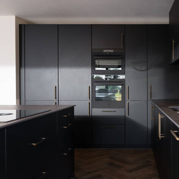 Dark Luxurious Kitchen in Harpenden