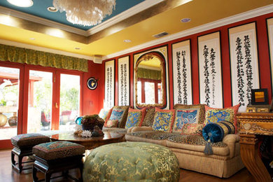 Example of an eclectic living room design in Los Angeles