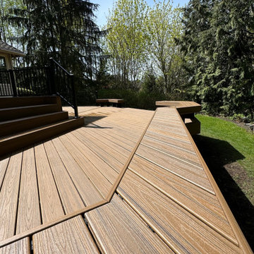 Wood Deck Replacement with Built-In Seating in Lynnwood, WA