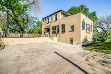 Modern exterior home idea in Dallas