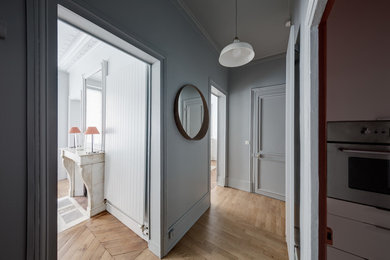 This is an example of a transitional entryway in Paris.