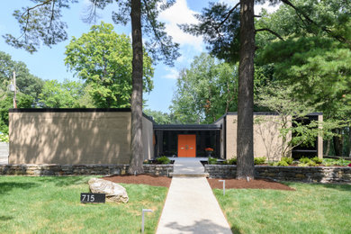 1960s beige one-story brick exterior home idea in Philadelphia