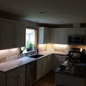 Low profile under cabinet dimmable LED lighting