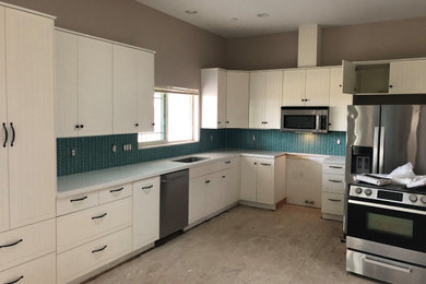 Example of a kitchen design in San Diego