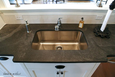 Elegant kitchen photo in Richmond