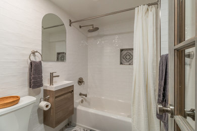 Example of a 1950s bathroom design in San Diego