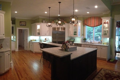 This is an example of a traditional kitchen in Atlanta.