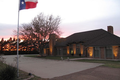 Example of a mid-sized exterior home design