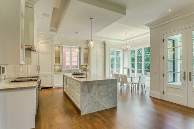 Elegant kitchen photo in Toronto