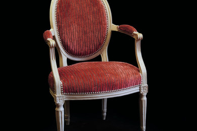 Paire de fauteuils médaillon d'époque Louis XVI