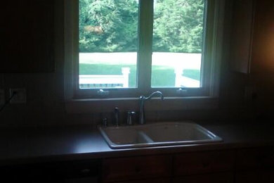 Kitchen - traditional kitchen idea in New York