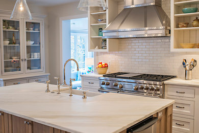 Example of a classic kitchen design in Baltimore