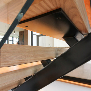 Project #98 | Modern Mono-beam Staircase with Glass Railing