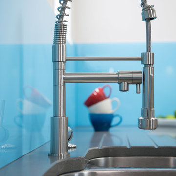Dual tap with extending hose spray.