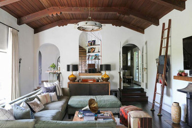 Example of an eclectic home design design in Los Angeles