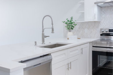 Kitchen - modern kitchen idea in Miami