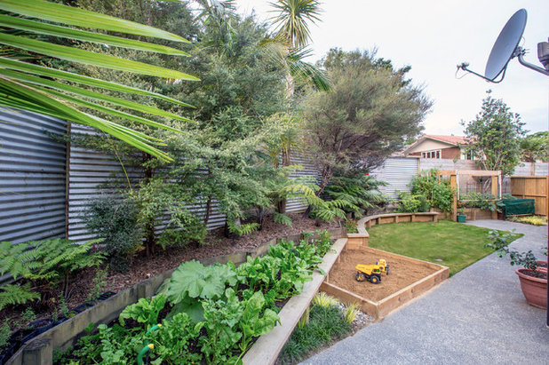 Contemporary Landscape by BK Design