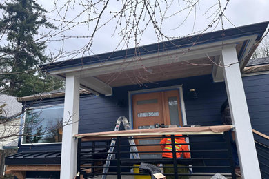 Inspiration for a modern porch remodel in Seattle
