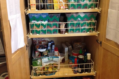 Mid-sized trendy kitchen photo in New York
