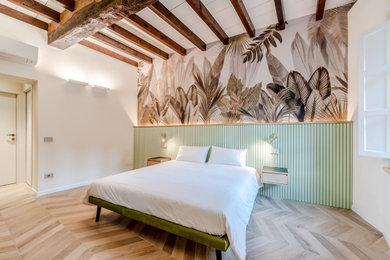 ボローニャにあるコンテンポラリースタイルのおしゃれな寝室のレイアウト