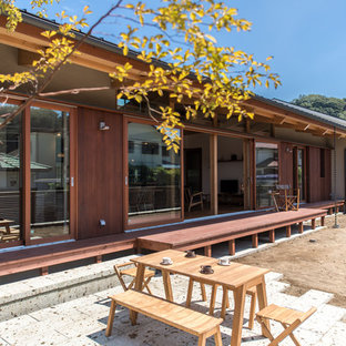 他の地域のアジアンスタイルのおしゃれな裏庭のデッキ (張り出し屋根) の写真