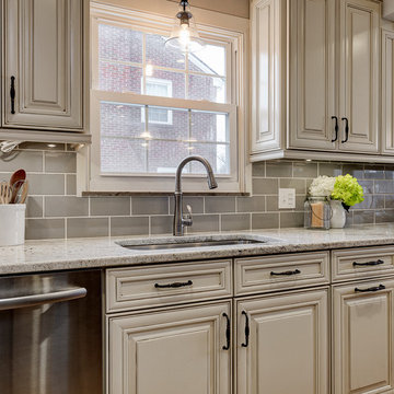 Bright Spacious Kitchen