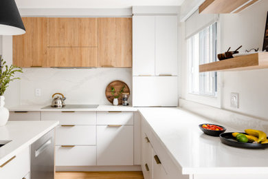 Example of a minimalist home design design in Montreal