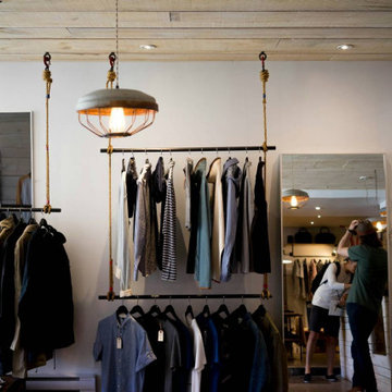 Retail Clothing Rack: Height Selection and Height Division
