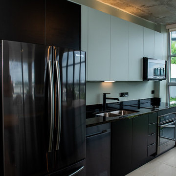 Contemporary Kitchen Remodel Done With a New Island
