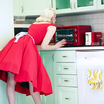 Retro Kitchen Remodel: Photoshoot With Model
