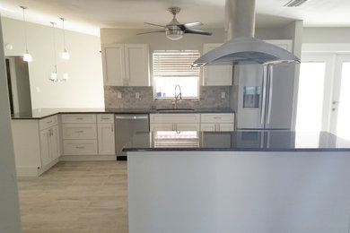 Kitchen photo in Miami