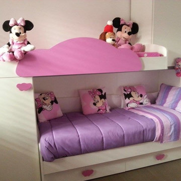 Cameretta bambini a soppalco bianca e rosa