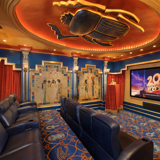 Mediterranes Heimkino mit Leinwand in Houston