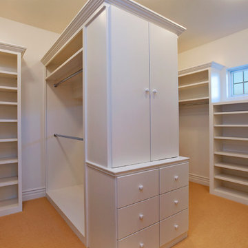 Del Sur - Tuscan Winery Closet