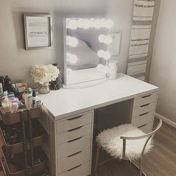 Hollywood Glow Lite Vanity Mirror with Glamours Lights