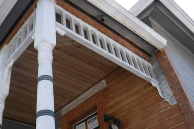 Example of an exterior home design in Portland