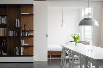 Dining room - modern dining room idea in Amsterdam