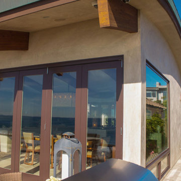 MODERN STYLE BEACH HOUSE IN SAN CLEMENTE, CALIFORNIA.