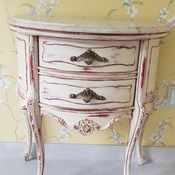 Restauraci&oacute;n de mesita en crudo desgastado con fondo en bermell&oacute;n - Nightstands And Bedside Tables