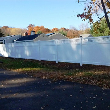 Cheshire Connecticut Vinyl Privacy Fence with Lattice Top