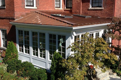Inspiration for a contemporary home design remodel in Cincinnati