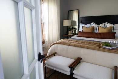 Bedroom - modern bedroom idea in Columbus