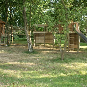 Children's backyard playhouse set