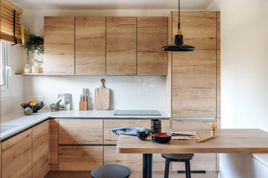 Cette image montre une cuisine design.