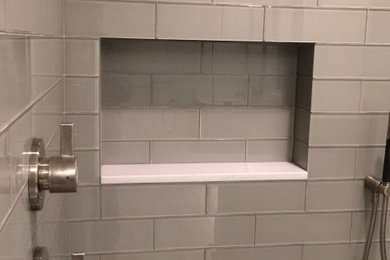 デトロイトにあるコンテンポラリースタイルのおしゃれな浴室の写真