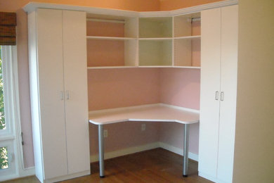 Elegant home office photo in Baltimore