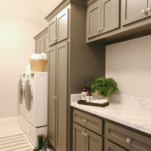 Craftsman laundry room