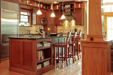 Example of a classic kitchen design in Chicago