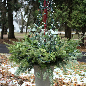 Holiday urn